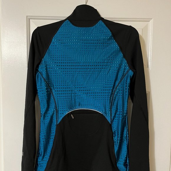 Victoria's Secret Jacket and Cropped Pants Workout Set - Picture 4 of 8